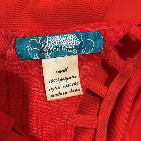 Flowy red dress! - Picture 3 of 3